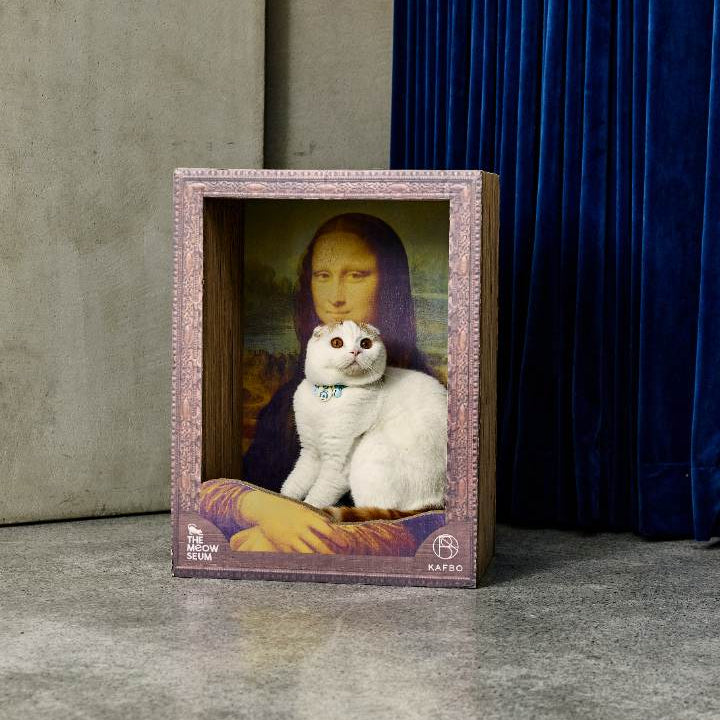 Monalisa Cat Scratcher